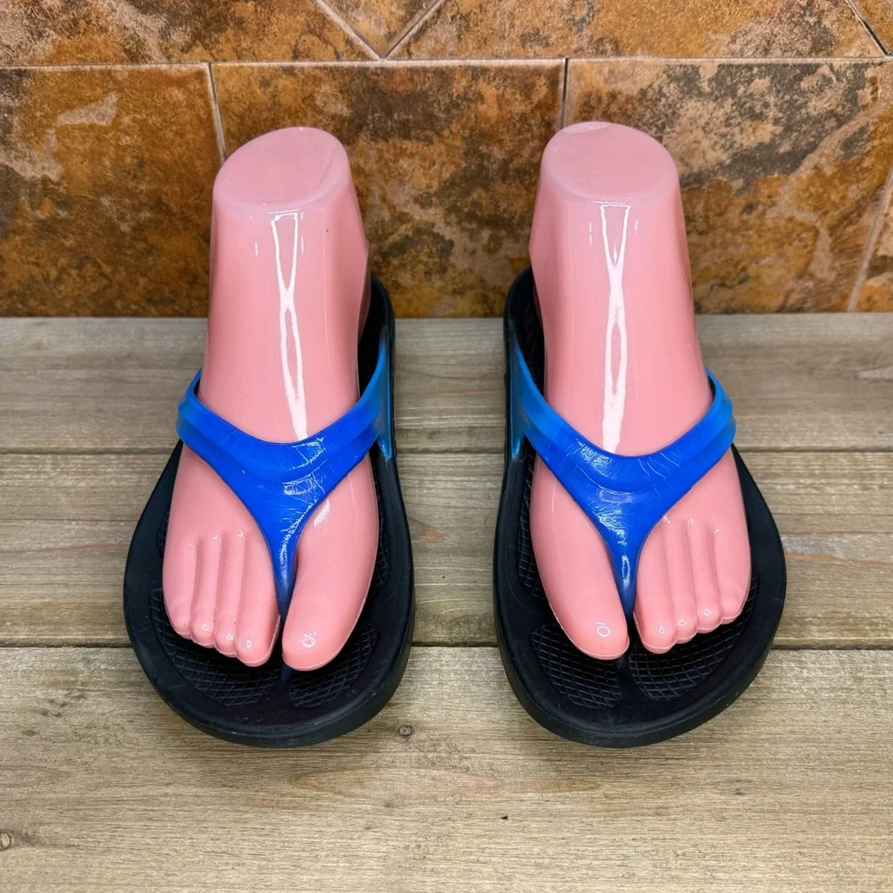 OOFOS flip flops - Picture 3 of 8